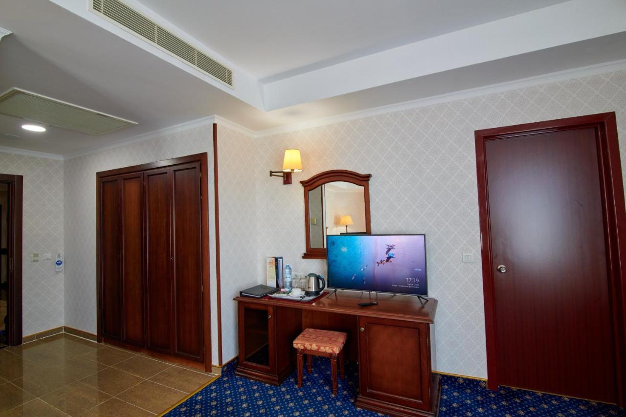 Grand Hotel Victory Aqtau Exterior foto A room at the hotel