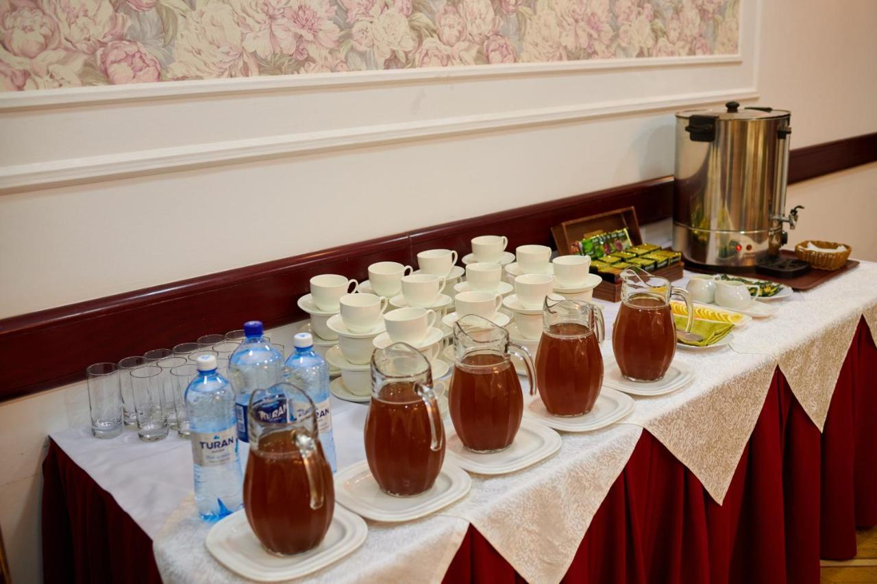 Grand Hotel Victory Aqtau Exterior foto A buffet of tea