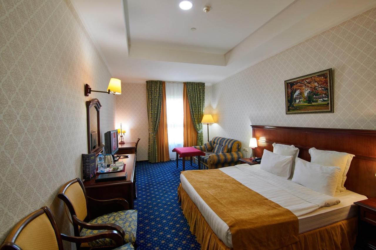 Grand Hotel Victory Aqtau Exterior foto A room at the hotel